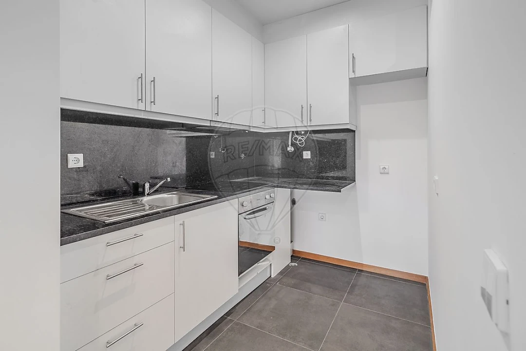 Apartamento T1 para Arrendamento em Paranhos Foto 4