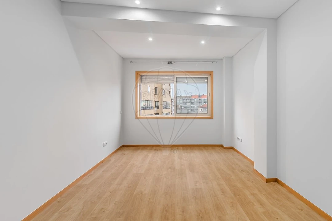 Apartamento T1 para Arrendamento em Paranhos Foto 2