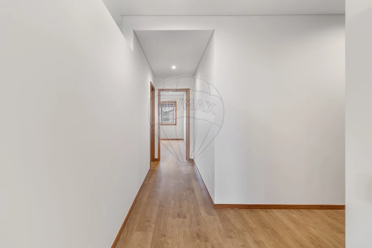 Apartamento T1 para Arrendamento em Paranhos Foto 5