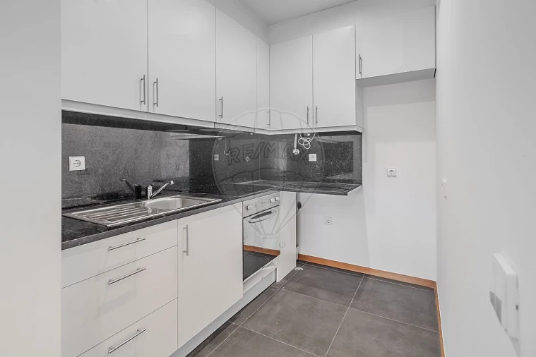 Apartamento T1 para Arrendamento em Paranhos Foto 4