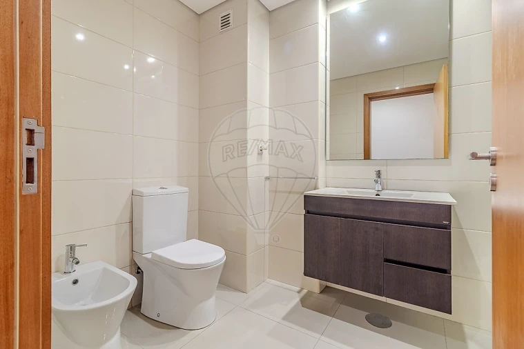 Apartamento T1 para Arrendamento em Paranhos Foto 8