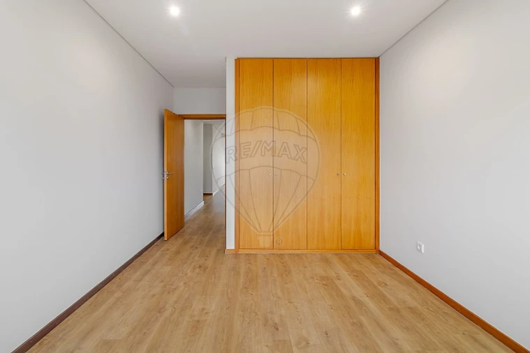 Apartamento T1 para Arrendamento em Paranhos Foto 7