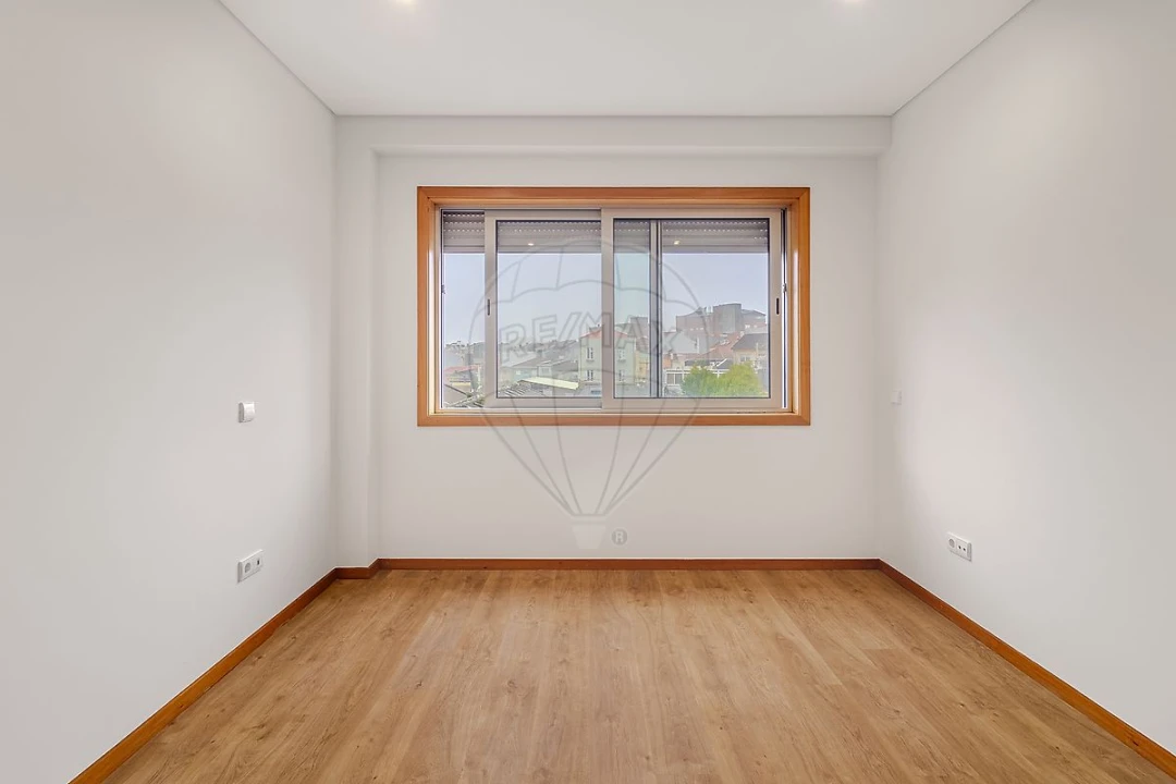 Apartamento T1 para Arrendamento em Paranhos Foto 6