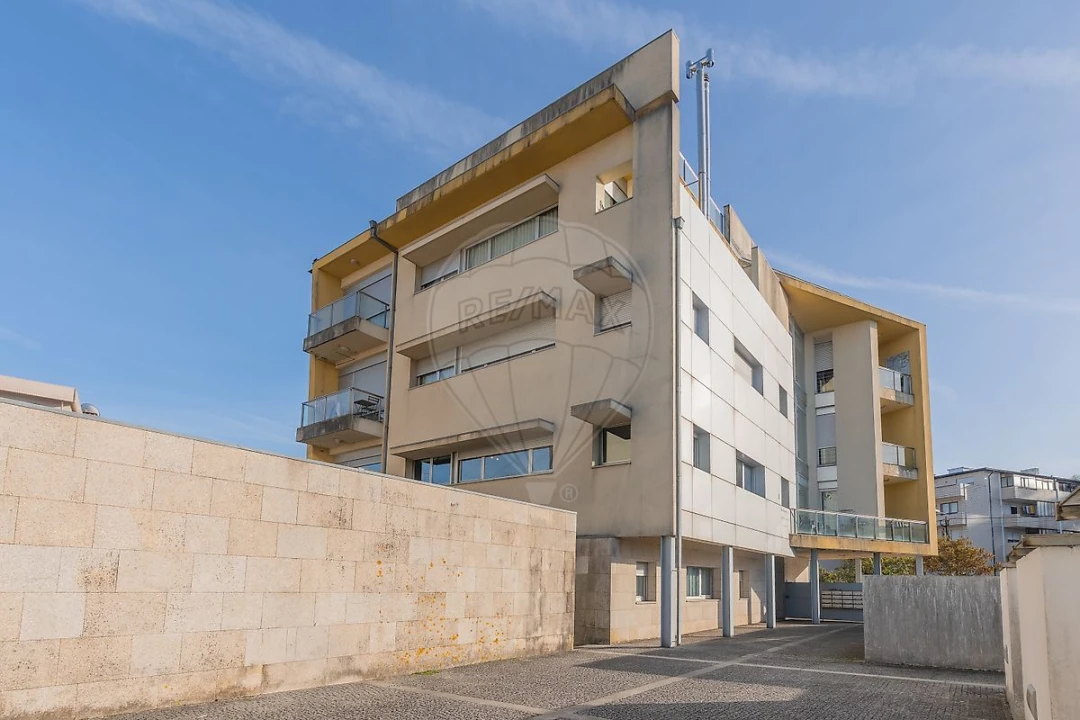 Apartamento T2 para Venda em Nogueira e Silva Escura Foto 1