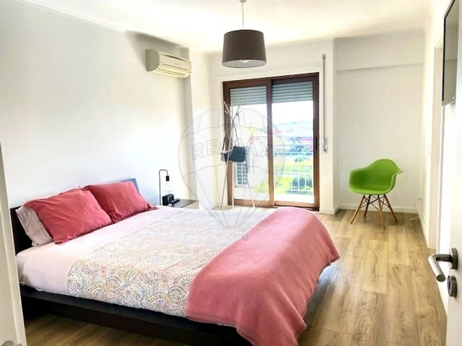 Apartamento T2 para Arrendamento em Santa Maria e São Miguel, São Martinho, São Pedro Penaferrim Foto 3