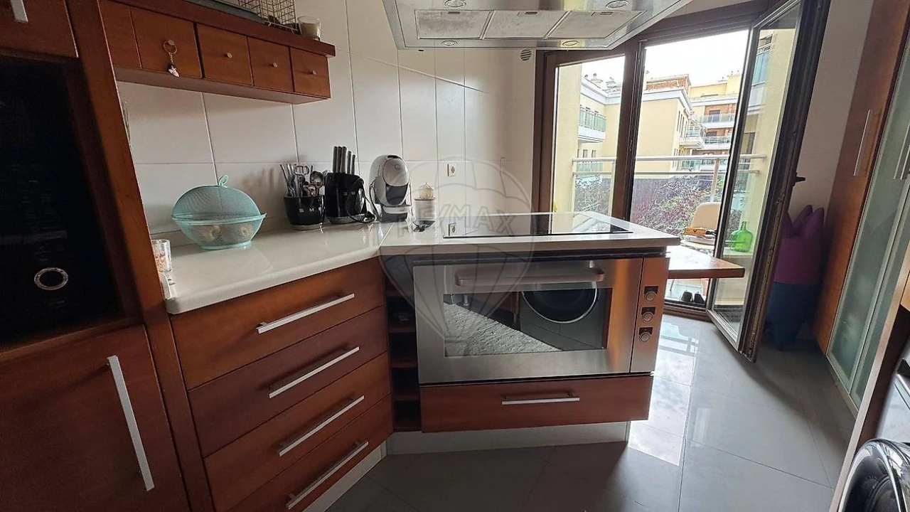 Apartamento T2 para Venda em Sacavém e Prior Velho Foto 4