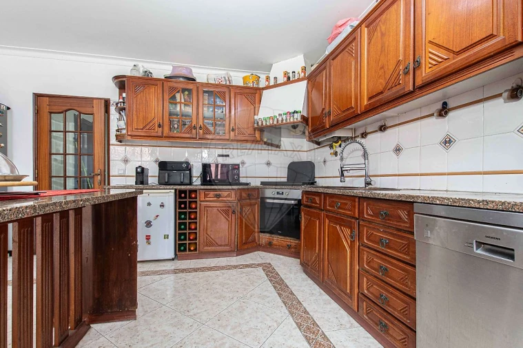 Moradia T3 para Venda em Santo Quintino Foto 4