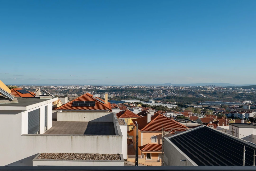 Moradia T4 para Venda em Pontinha e Famões Foto 1