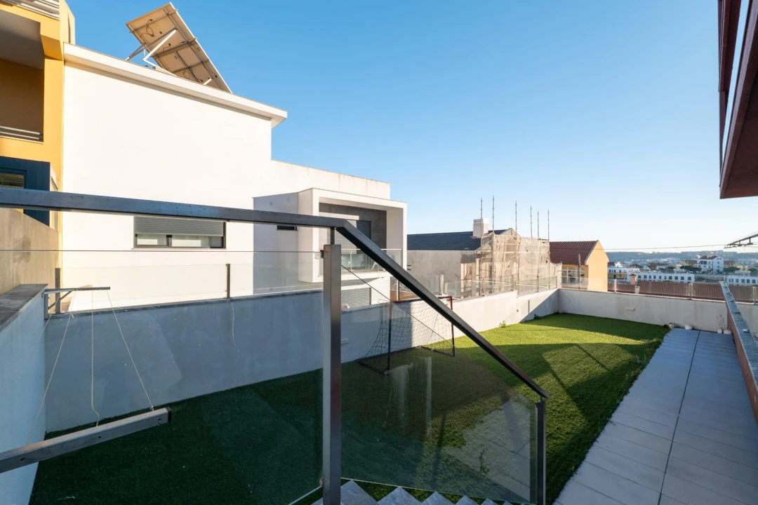 Moradia T4 para Venda em Pontinha e Famões Foto 8