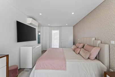 Moradia T4 para Venda em Pontinha e Famões