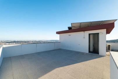 Moradia T4 para Venda em Pontinha e Famões