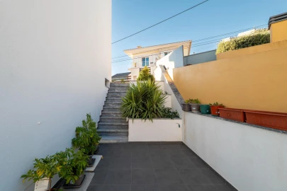 Moradia T4 para Venda em Pontinha e Famões