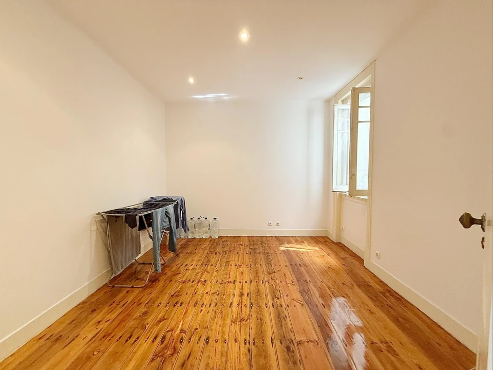 Apartamento T6 para Venda em Avenidas Novas Foto 9