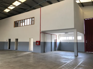 Armazém para Arrendamento em Moreira