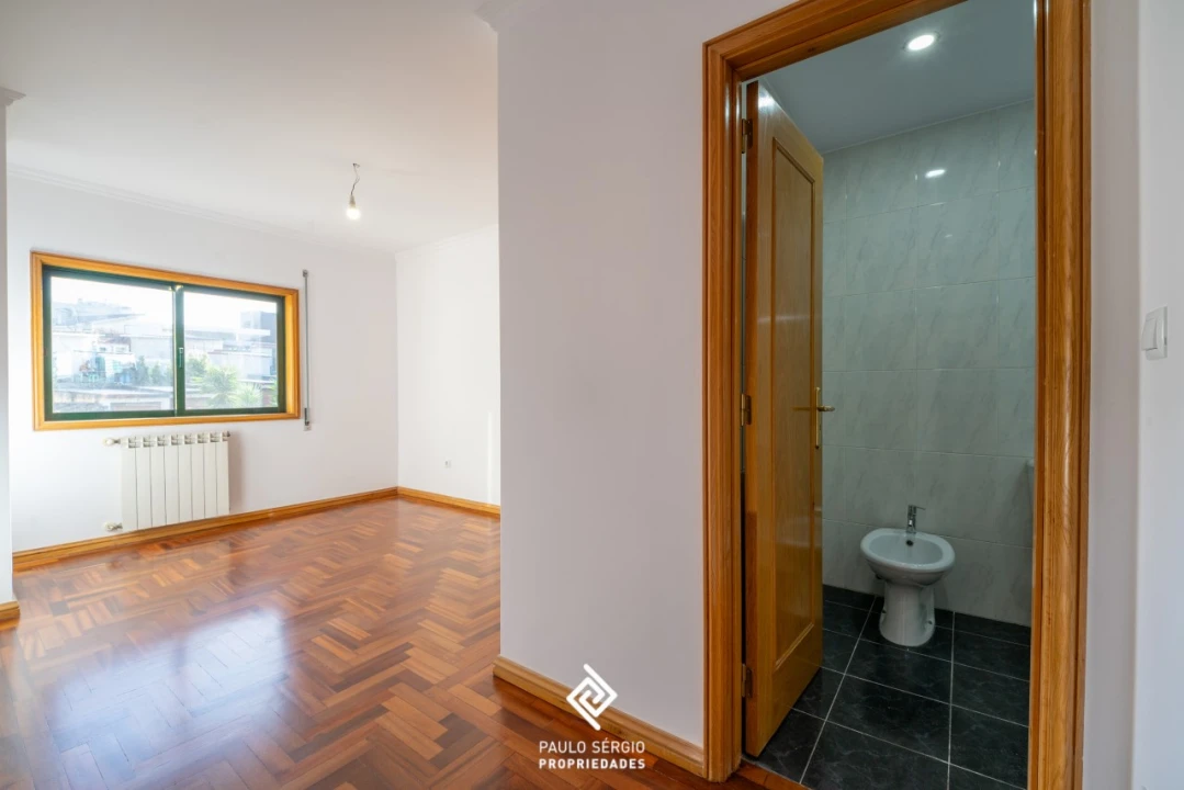 Apartamento T2 para Venda em Oliveira do Douro Foto 8