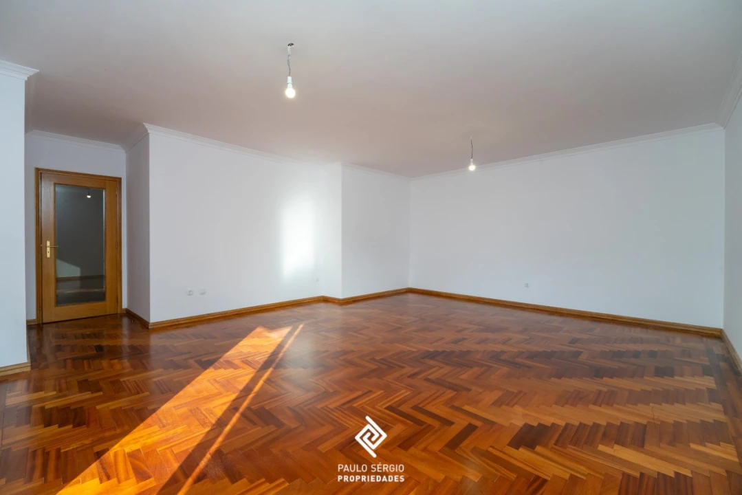 Apartamento T2 para Venda em Oliveira do Douro Foto 6