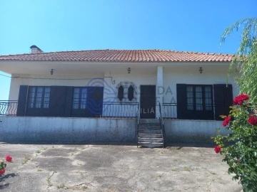 Moradia T4 para Venda em Madalena e Beselga