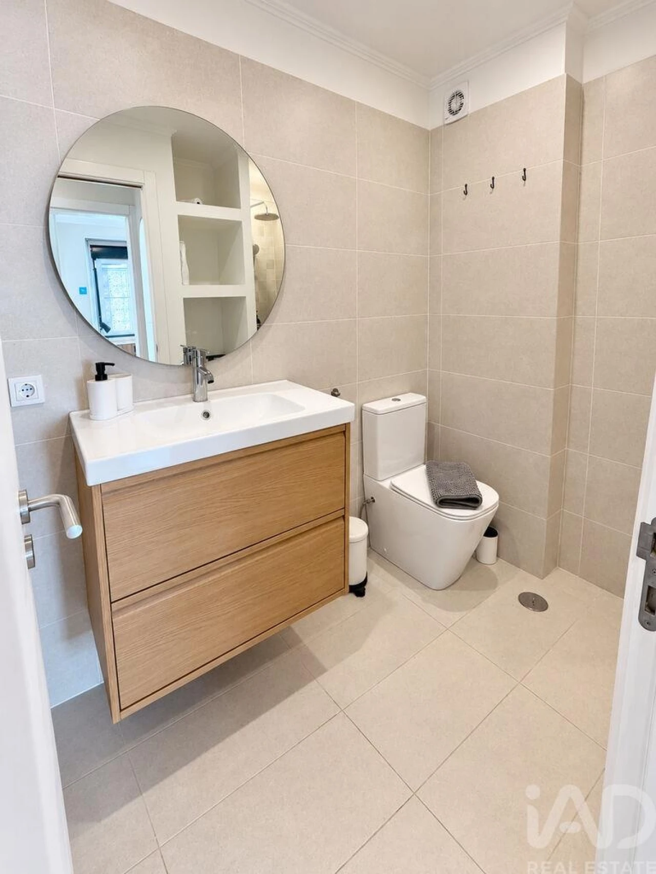 Apartamento T2 para Arrendamento em Misericórdia Foto 15