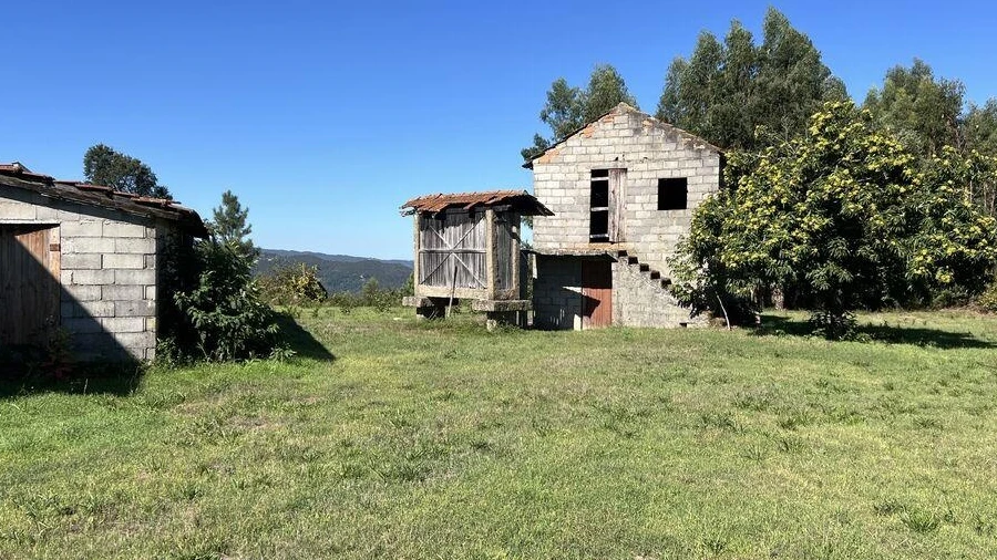 Terreno para Venda em Serrazes