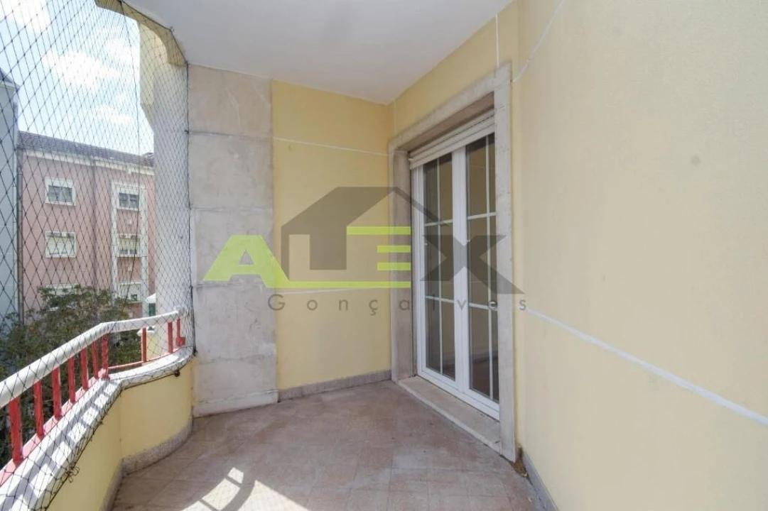 Apartamento T3 para Venda em Areeiro Foto 18