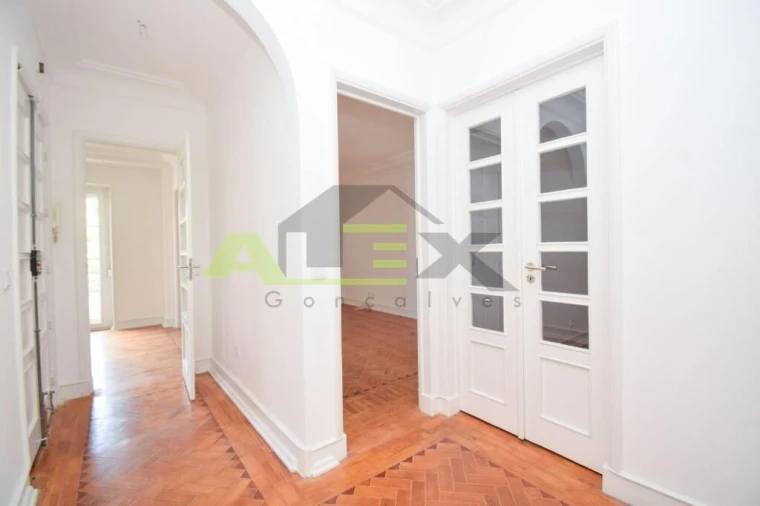 Apartamento T3 para Venda em Areeiro Foto 10