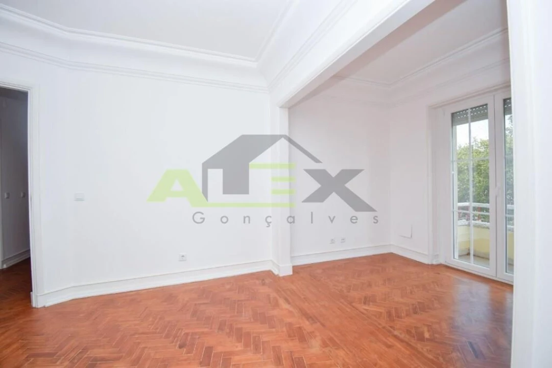 Apartamento T3 para Venda em Areeiro Foto 17