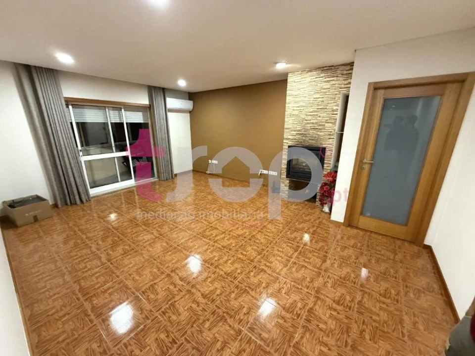 Apartamento T2 para Arrendamento em Carvalhal Foto 2