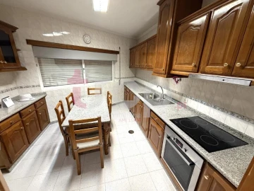 Apartamento T2 para Arrendamento em Carvalhal