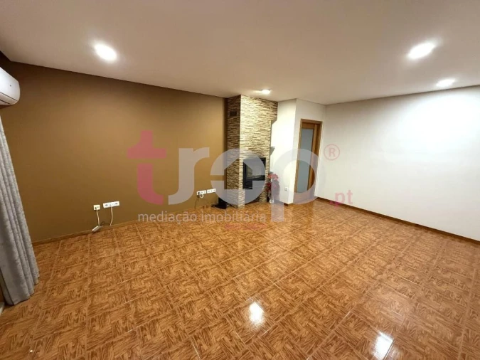 Apartamento T2 para Arrendamento em Carvalhal Foto 3