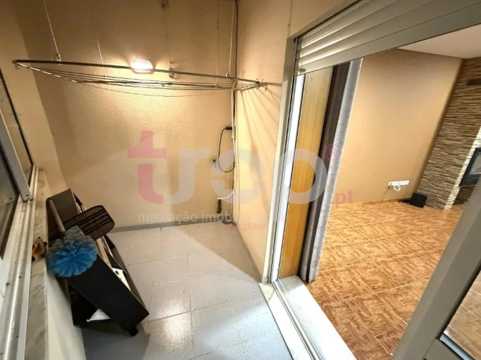 Apartamento T2 para Arrendamento em Carvalhal Foto 4