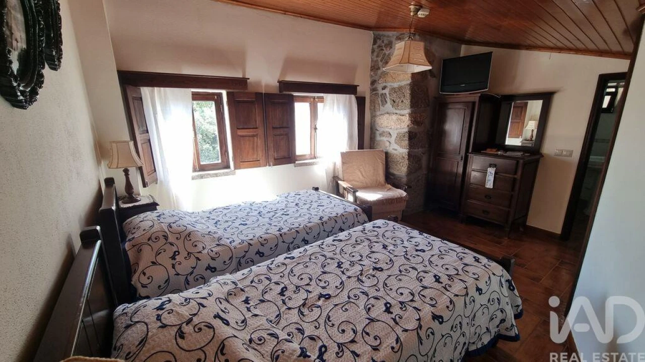 Moradia T4 para Venda em Linhares Foto 30