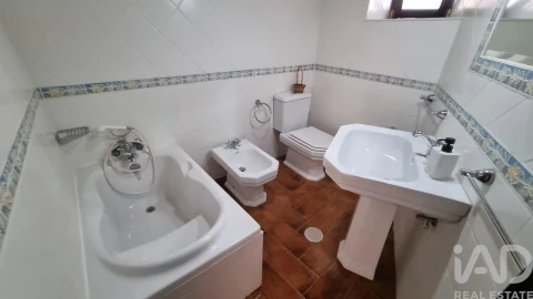 Moradia T4 para Venda em Linhares