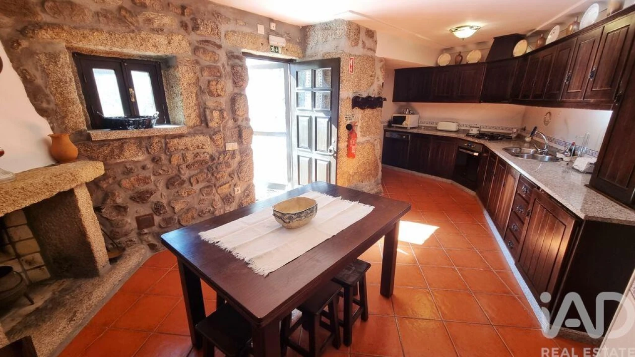Moradia T4 para Venda em Linhares Foto 11
