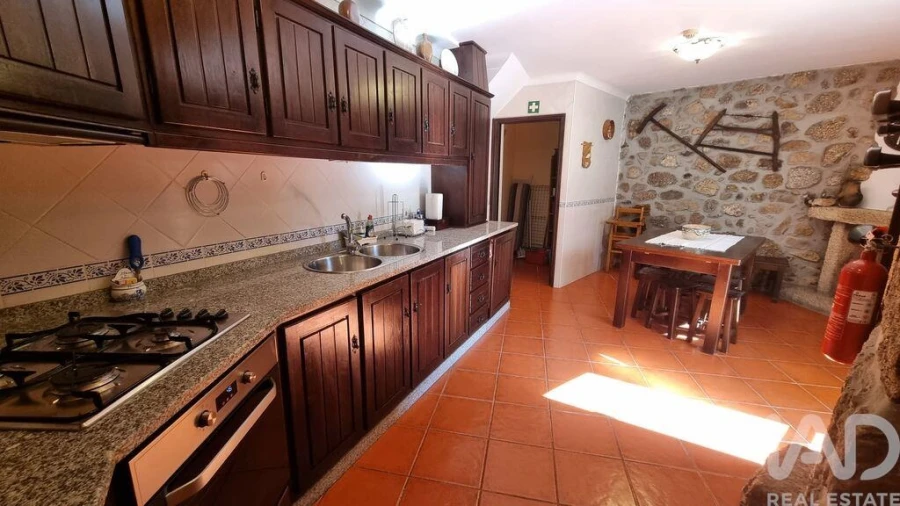 Moradia T4 para Venda em Linhares Foto 8