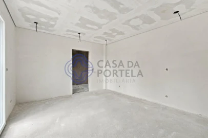 Moradia T4 para Venda em Santa Maria, São Pedro e Matacães