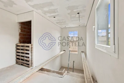 Moradia T4 para Venda em Santa Maria, São Pedro e Matacães