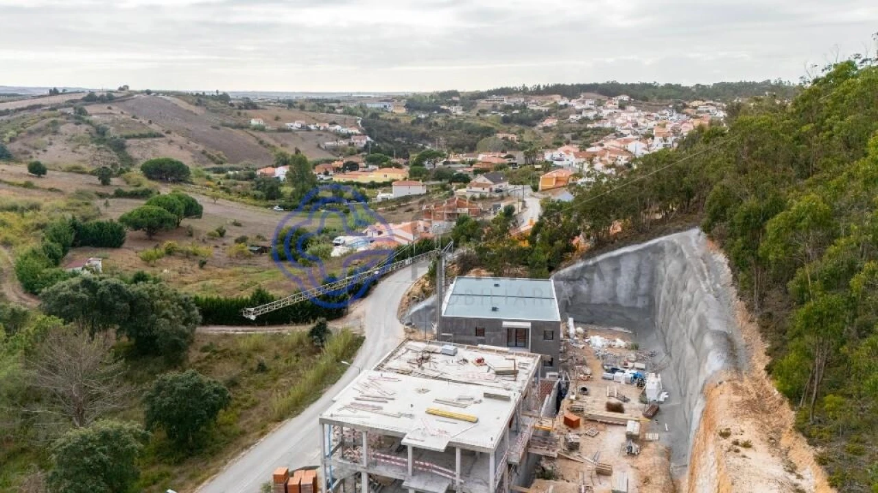 Moradia T4 para Venda em Santa Maria, São Pedro e Matacães Foto 9