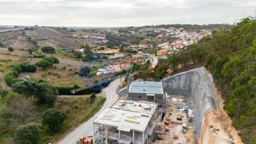 Moradia T4 para Venda em Santa Maria, São Pedro e Matacães Foto 9