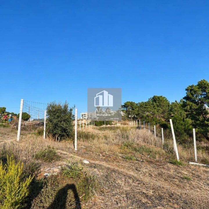 Terreno para Venda em Charneca de Caparica e Sobreda Foto 2
