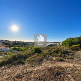 Terreno para Venda em Charneca de Caparica e Sobreda