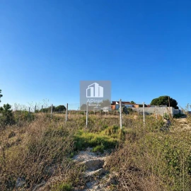 Terreno para Venda em Charneca de Caparica e Sobreda