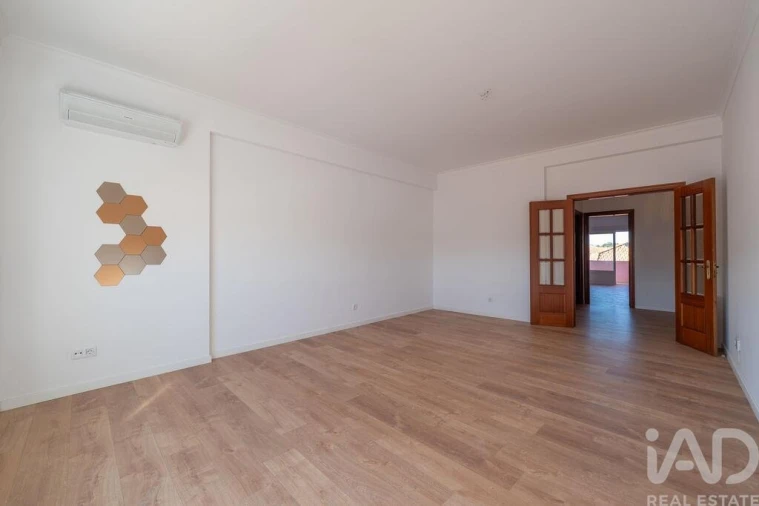Apartamento T2 para Venda em Quinta do Anjo Foto 9