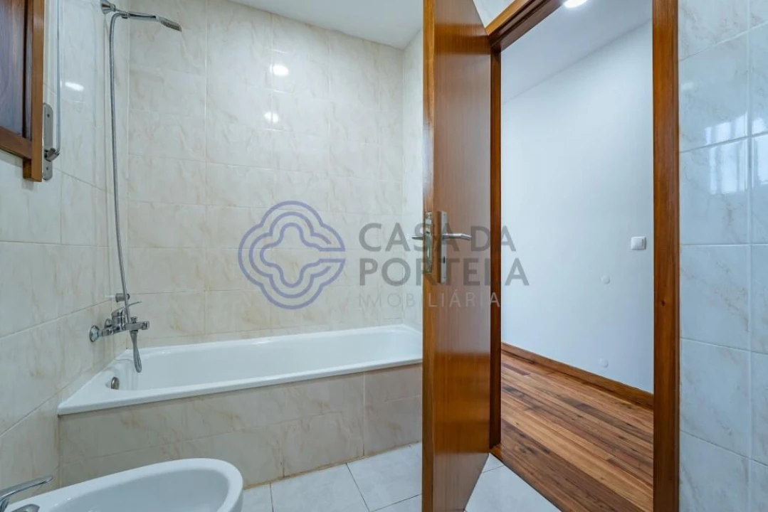 Apartamento T2 para Venda em Ramalde Foto 22