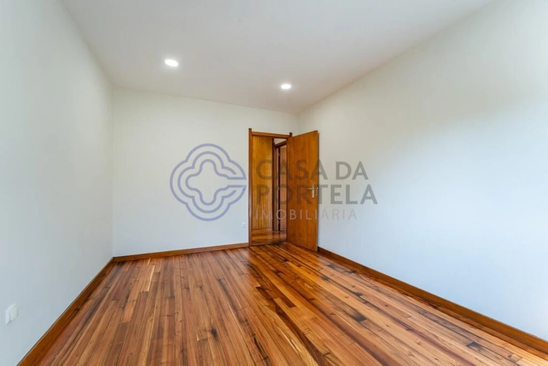Apartamento T2 para Venda em Ramalde Foto 19