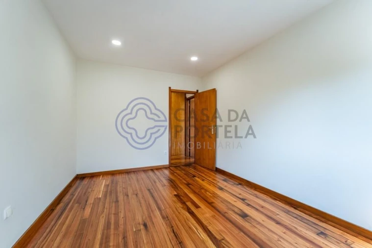 Apartamento T2 para Venda em Ramalde Foto 19