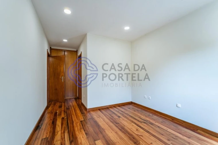 Apartamento T2 para Venda em Ramalde Foto 23