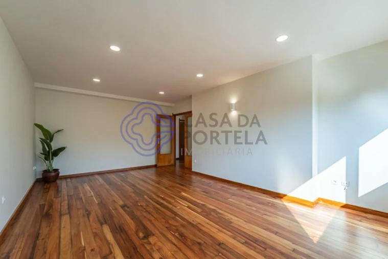 Apartamento T2 para Venda em Ramalde Foto 10