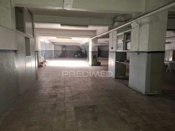 Armazém para Arrendamento em Venteira
