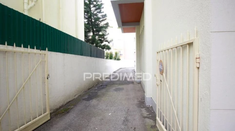Armazém para Arrendamento em Venteira