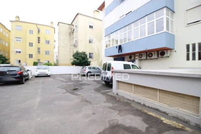 Armazém para Arrendamento em Venteira